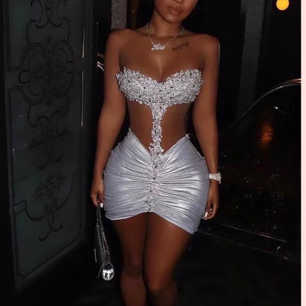 Custom Evelyn moda couture dress